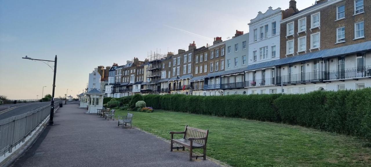 Diamond Harbour - Whole Huge Apartment - Wifi - Beach - Ramsgate Town Esterno foto